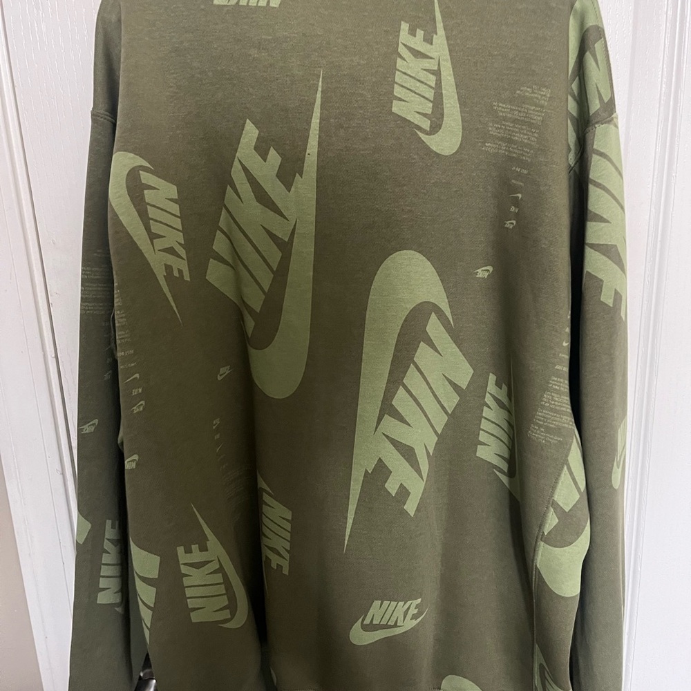 Nike Men's Green Zip-Up Sweater - Picture 5 of 6